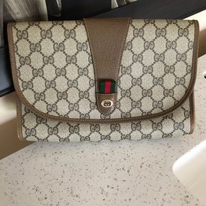 💚❤️SOLD❤️Auth. Gucci Clutch ❤️